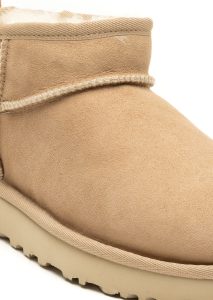 AI23-ugg-1116109SAN_8_P-1.jpg