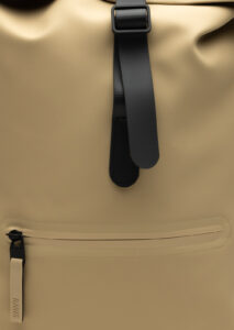 AI24-rains-ROLLTOP20RUCKSACK2013320SAND_8_P.jpg