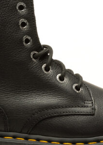 AI24-dr20martens-26378001BLACK_3_P.jpg